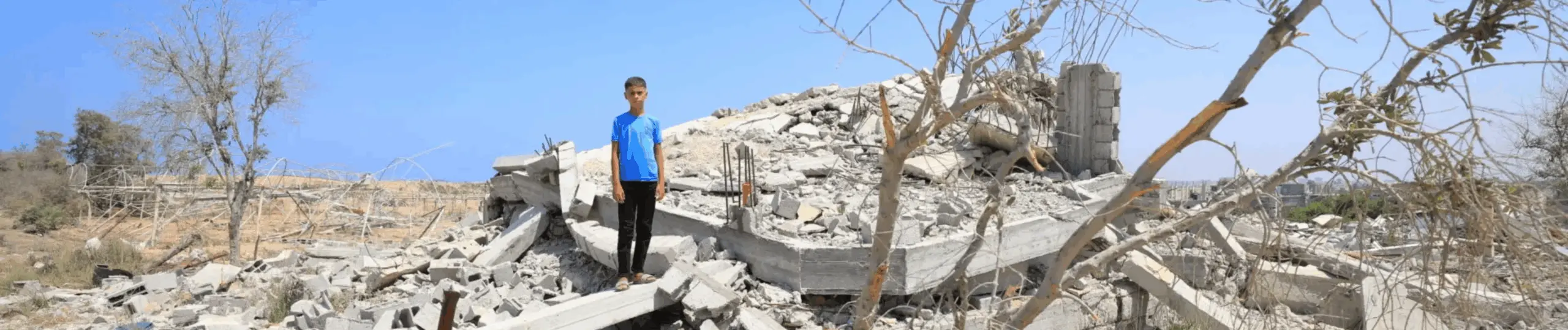 Sé un salvavidas para los niños huérfanos en Gaza: La lucha diaria de Mostafa por sobrevivir